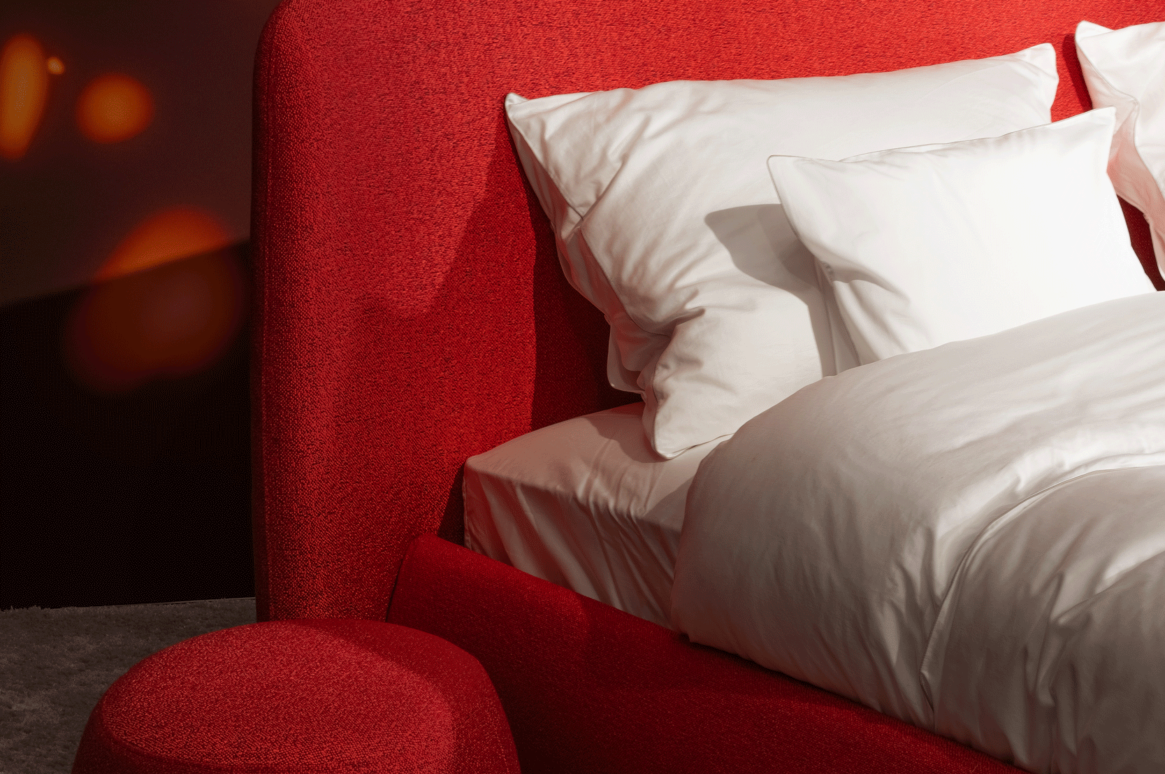 01SCHRAMM_Showroom_ORIGINS_COMPLETE_Levina_Fabrice_3690_rosso_004