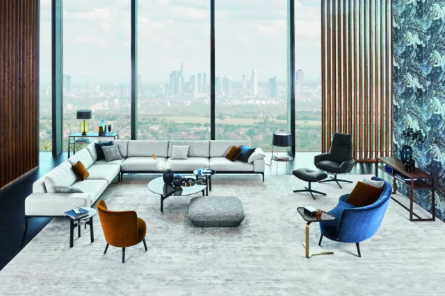 Einfach mal gemütlich machen.

Das Spirit Ecksofa von Bielefelder Werkstätten sieht nicht nur gut aus – es ist auch richtig bequem. Schön schlicht im Design, super verarbeitet und ideal für alle, die gerne entspannt wohnen.

Als Ausstellungsstück bei uns erhältlich – zum reduzierten Preis. Probesitzen ist ausdrücklich erwünscht!

Ein Sofa wie eine Einladung zum Bleiben – perfekt, um zuhause abzuschalten.

#bwspirit #ecksofa #designmöbel #ausstellungsstück #bielefelderwerkstätten #einrichtungsberatung #wohninspiration @bw_bielefelderwerkstaetten