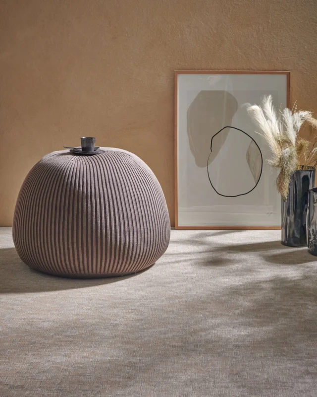 Zeitlos, praktisch & stilvoll

Der Bonnet von @casalis.be bringt Farbe und Flexibilität in das Zuhause. Die handgestrickten Bezüge aus 100 % Merinowolle sind in dutzenden Farbkombinationen erhältlich, abnehmbar, waschbar und damit besonders einfach zu pflegen – für einen frischen Look im Handumdrehen.

Live und in Farbe in unserer Ausstellung am Theaterplatz in Aachen.
